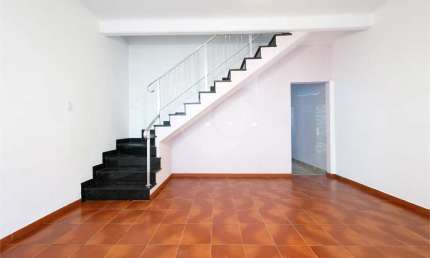 Casa de Vila, 75m², 3 dormitórios, 3 banheiros, área externa, soton e 1 vaga na Pompeia/Vila Romana