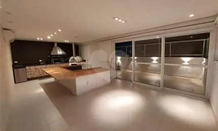 Cobertura triplex 2 suítes  2 vagas  182m²  Itaim Bibi