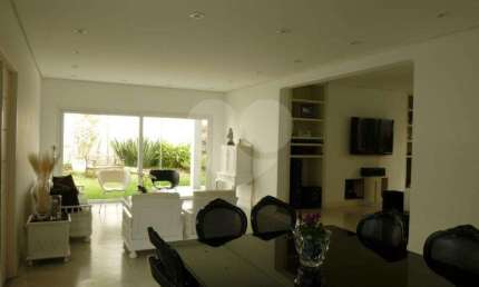 Sobrado Jardim Leonor com 3 dormitórios, 1 suite e 3 vagas.