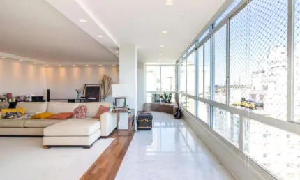 Apartamento reformado em Prédio muito procurado em Higienópolis.