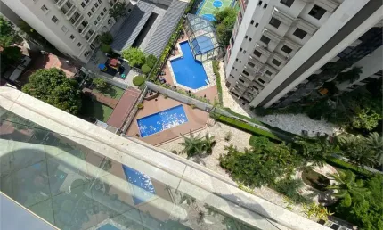 Apto espaçoso (214 m) iluminado na rua mais procurada do itaim, 3 dormitórios, mobiliado. visite