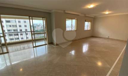 Apartamento com 4 dormitórios sendo 4 suítes, 208 m2, 3 vagas, aceita pet