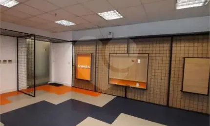 Lindo conjunto comercial em Moema.[SHOPPING IBIRAPUERA]