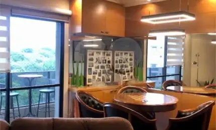 Apartamento de 97m2, 3 dormitórios, 1 suíte, varanda, 3 vagas demarcadas, lazer na vila clementino.