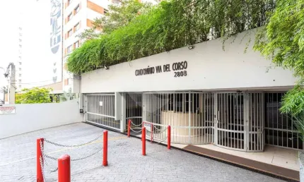 Lindo apartamento Mobiliado com 2 dormitórios, 1 suíte, janelas anti ruído, living e varanda fechada!
