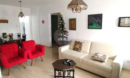 Apartamento de 100 m² no Jardim Paulista com 3 quartos sendo 1 suíte e 1 vaga fixa.