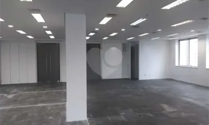 Amplo e estruturadíssimo conjunto de 300m2 no coração da vila clementino, ao lado do metrô