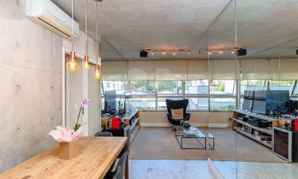 Apartamento moderno e reformado com 70 m² em condomínio clube próximo ao metrô