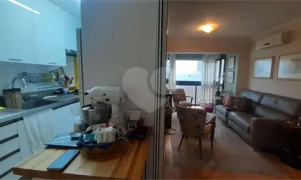 Jardim Paulista Apartamento com 126m², 3 dorms, suite e 4 vagas. Prédio com lazer completo