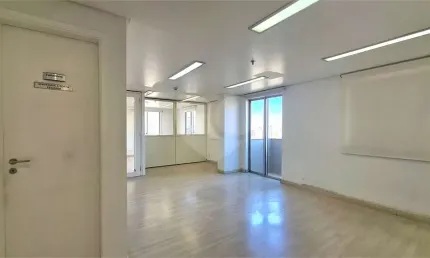 Sala comercial com varanda em andar alto e vista livre 2 vagas