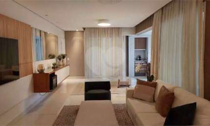 Apartamento à venda de 180 m² na Chácara Klabin de 4 quartos sendo 3 suítes e 4 vagas.