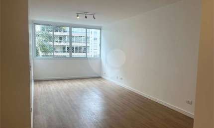 Apartamento à venda de 95 m² no Jardim América com 3 quartos sendo 1 suíte e 1 vaga.