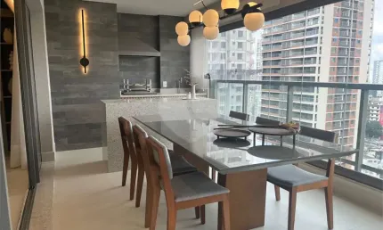 Apartamento à venda de 131 m² na Vila Mariana com 3 suites e 2 vagas de garagem.