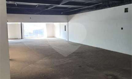 Galpão comercial na Av. Ibirapuera, 945m² venda ou locação, com excelente localização