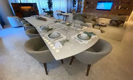 Apartamento com 4 suítes e 4 vagas a venda em Moema Pássaros
