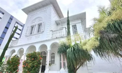 Casa da década de 1930 em perfeitas condições - 100 m estação e shopping santa cruz.