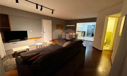 Sua localização é excelente, próximo a pontos de interesse de Pinheiros, como a Estação Santuário!!