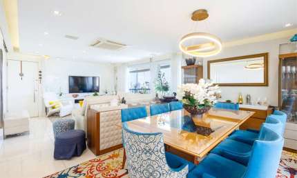 Cobertura de 221m² com vista deslumbrante em Moema Pássaros – 3 suítes, 3 vagas, piscina e churrasqueira.