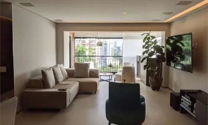 Apartamento de 106 m² no campo belo com 2 suítes, varanda, lavabo e 2 vagas de garagem.