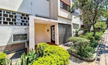 Apartamento em localização excelente na vila mariana. são 3 quartos grandes e sala 2 ambientes. para família.