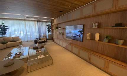 Apartamento com 3 suítes e 3 vagas, a venda em Moema, com vista para o Ibirapuera
