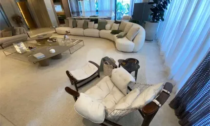 Apartamento com 4 suítes e 4 vagas, a venda em Moema, perto do Parque do Ibirapuera