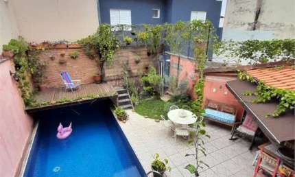 CASA  NA VILA CLEMENTINO COM 3 QUARTOS  2 VAGAS E PISCINA.