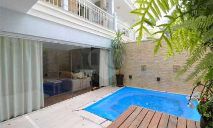 Moema - Casa Em Condomínio Fechado Com Piscina - Três Vagas Na Garagem
