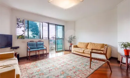 Apartamento à venda com 141m², 3 quartos, 1 suíte e 3 vagas