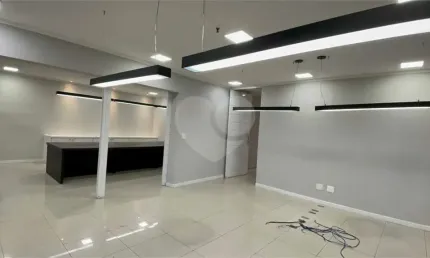 Vila Olímpia- 150m² com 3 vagas exclusivas e 1 rotativa para visitantes, ótima localização