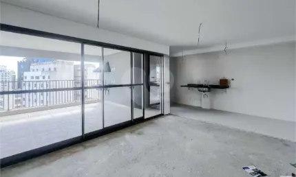 Apartamento à venda de 118 m² na Vila Mariana com 3 suites e 2 vagas.