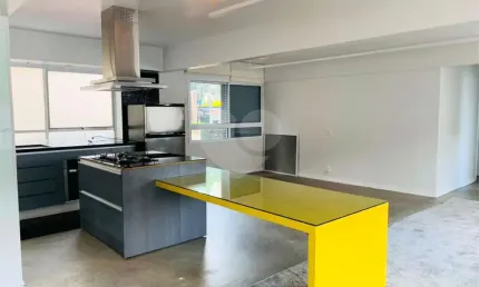 Apartamento Reformado e Moderno, 127m² ,  2 dormitórios ,1 suíte em Moema , Fora da rota!