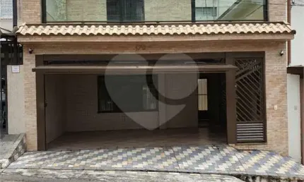 Lindo Sobrado reformado na Saúde, Oportunidade única. Venha visitar.