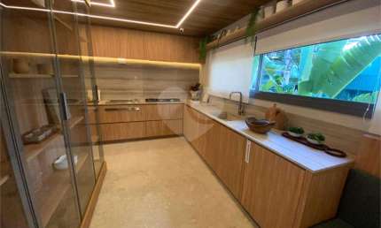 Apartamento a venda em Moema, perto do Ibirapuera, com 215 m2, 3 suítes e 3 vagas