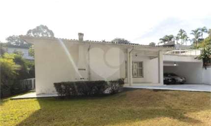 Casa à venda com 240m², 4 dormitórios, 2 suites, 5 banheiros e 4 vagas