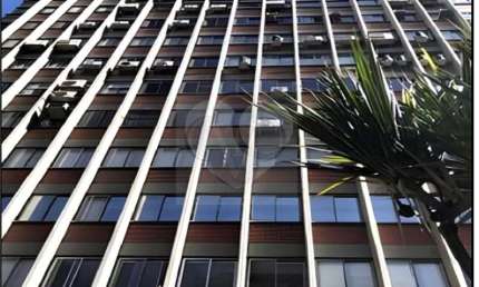Conjunto comercial com 492 m² tendo 8 vagas de garagem no Itaim Bibi para investimento.