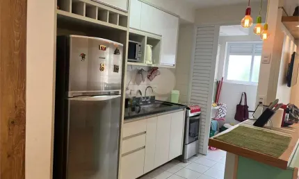 Pompéia / condomínio clube com quadra de squash / 1 vaga / 2 dorm. (1 suíte) / terraço