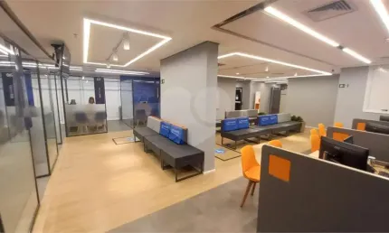 Laje corporativa para venda com 485 m² e 7 vagas em Moema.