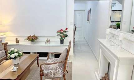 Sobrado de 160m² na Vila Mariana, 4 quartos, com 3 suítes, 2 vagas e quintal gourmet.