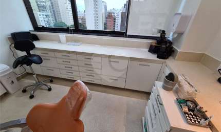 Consultório Dentário próximo estação Moema do Metro.