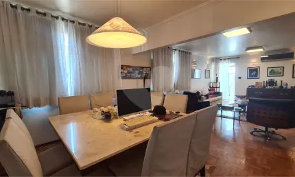 Apartamento de 130m² com 2 dormitórios mobiliado para locação.
