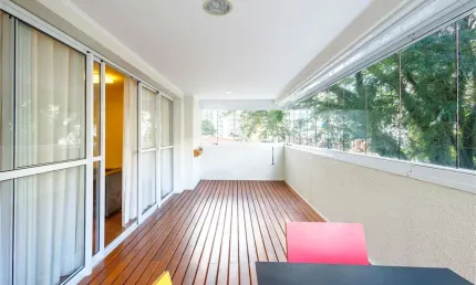 Apartamento de 155m2, 3 dormitórios, sendo 1 suíte, varanda, 2 vagas, depósito, lazer completo no Paraíso.