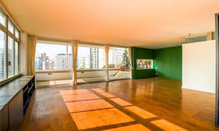 Cobertura à venda de 280 m² em Higienópolis com 2 suites e 1 vaga.