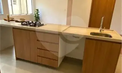 Apartamento todo reformado em Moema, com Sala e cozinha integradas com Ilha. LIndo!