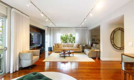 Apartamento com 210m² 3 dormitórios (2 suítes) e 2 vagas em Moema