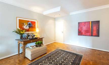 Apartamento com 189m2 uteis, com varanda na parte plana do Jardim América