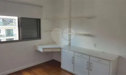 Apartamento com 3 quartos para alugar na Avenida Aratãs, --, Moema, São Paulo