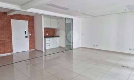 Conjunto 2 salas comerciais 83m2, 1 vaga de garagem, estacionamento para visitantes.