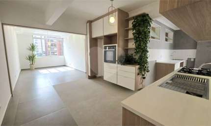 Apartamento reformado 3 dormitórios 1 suíte, 3 banheiros, lavabo, 1 vaga