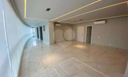 Apartamento para locação na região do Itaim com 134 m², 2 vagas e lazer!